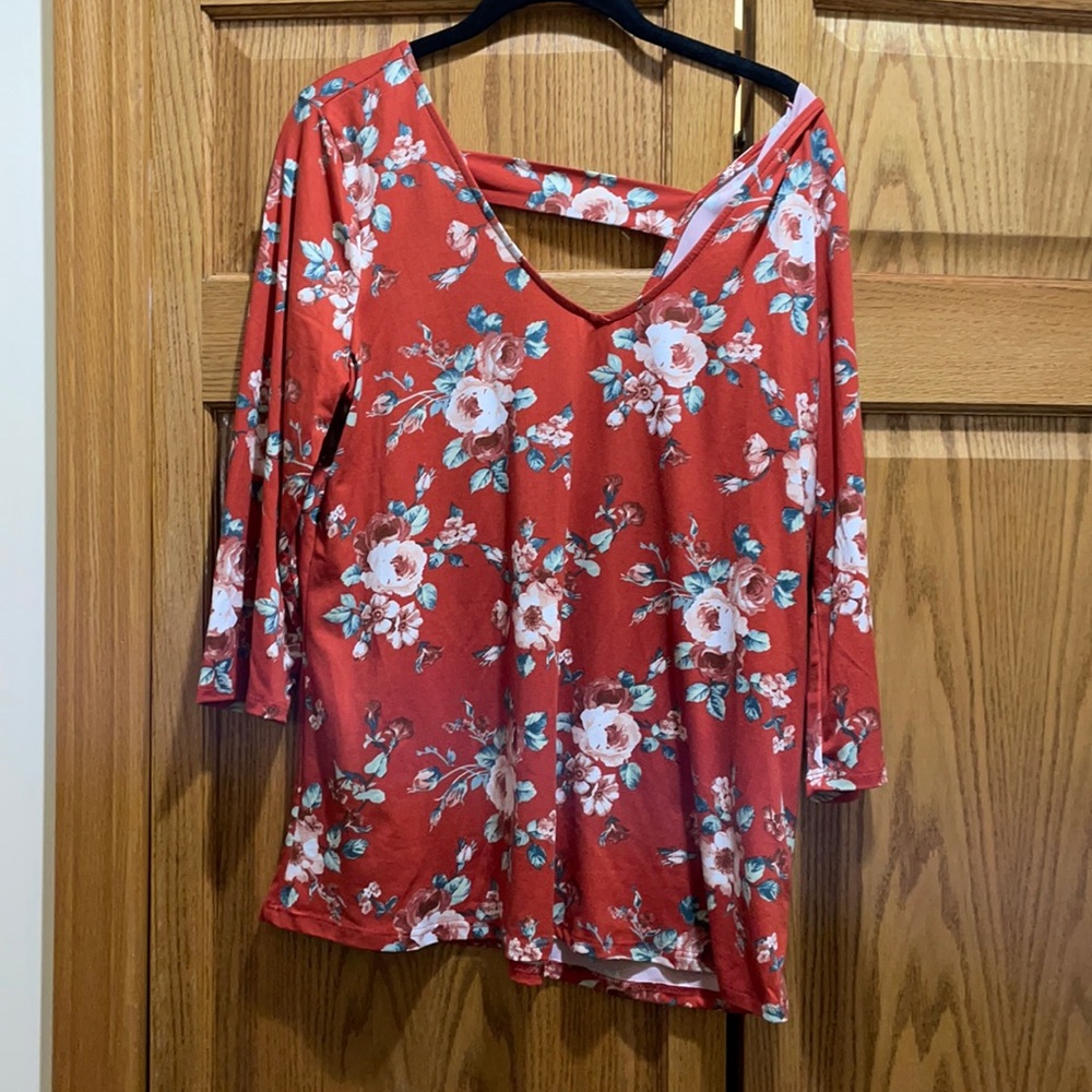 Woman’s polyester/ spandex xl top